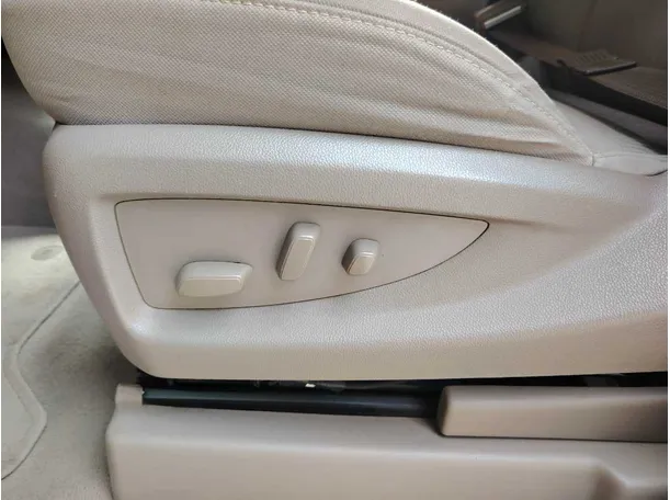 Car image 34