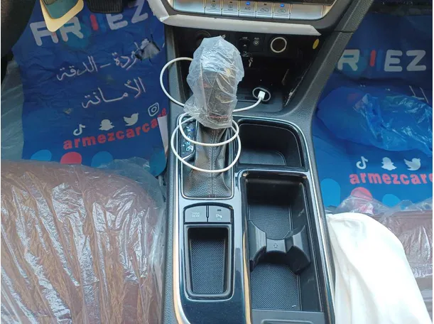 Car image 13