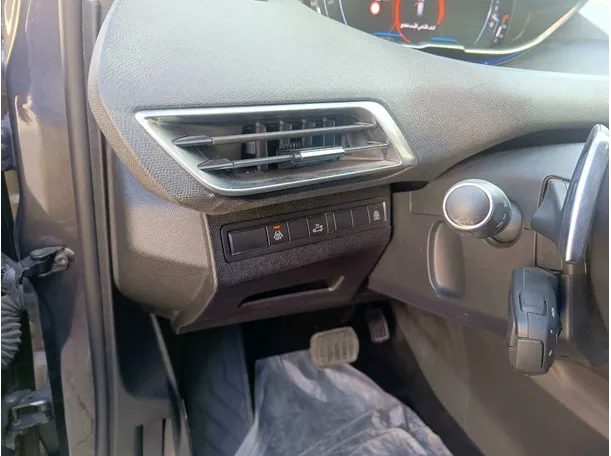 Car image 30