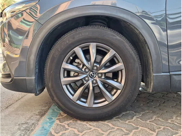 Car image 9