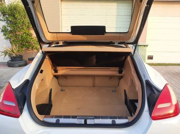 Car image 19