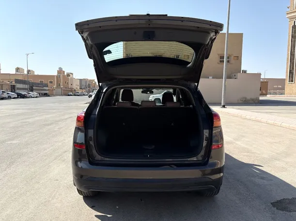 Car image 24