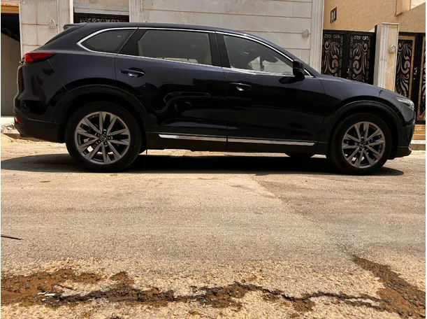 Car image 4