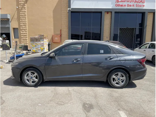Car image 8