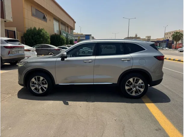 Car image 8