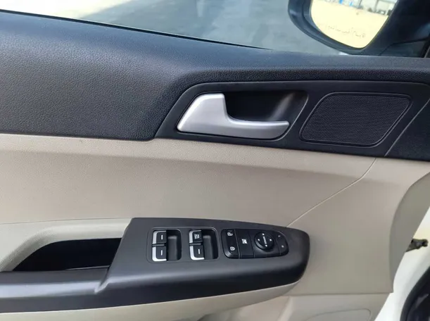 Car image 30