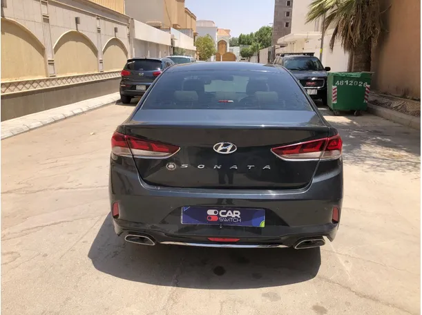 Car image 6