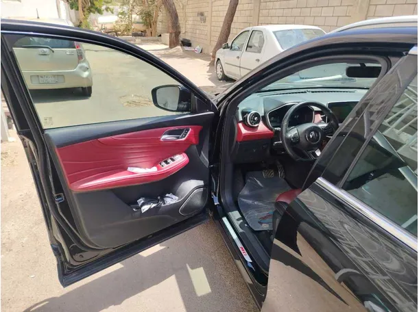 Car image 11