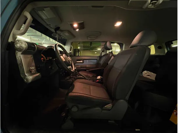Car image 12