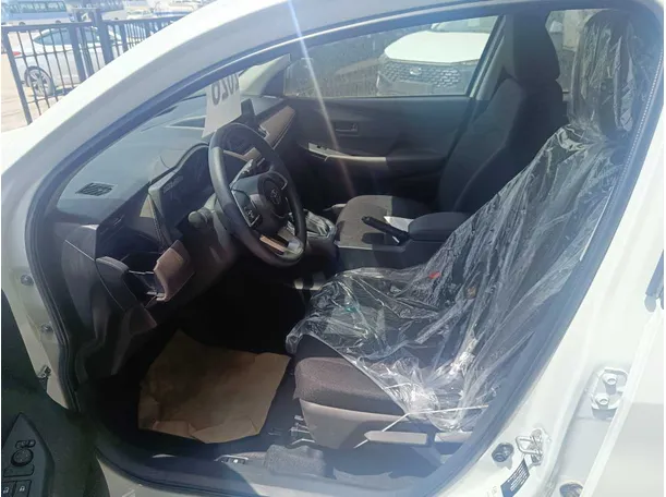 Car image 13