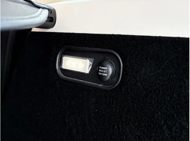 Car image 32