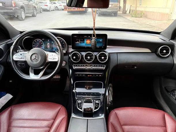 Car image 18