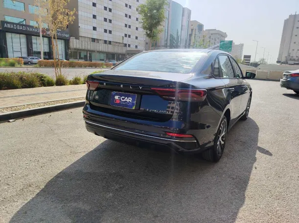 Car image 5