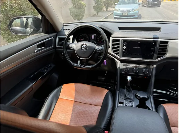 Car image 17