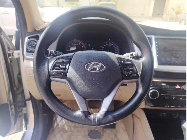 Car image 23