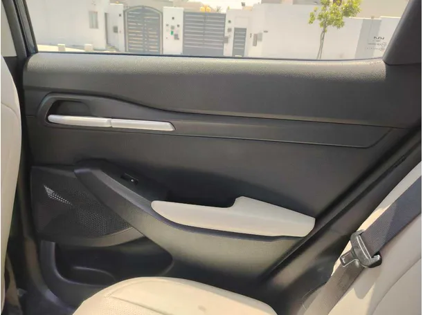 Car image 33