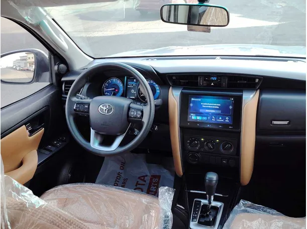 Car image 18