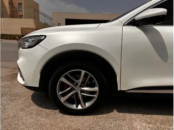Car image 9