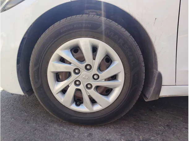 Car image 10