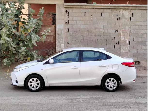Car image 8