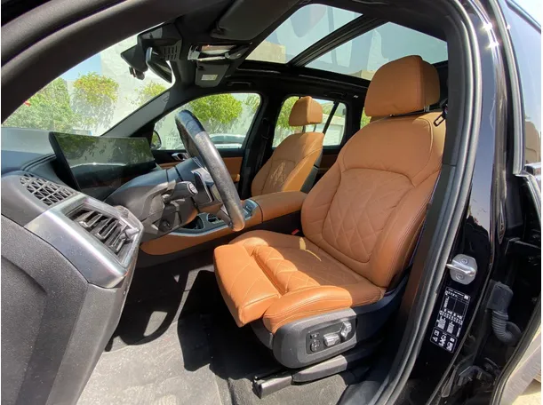 Car image 11