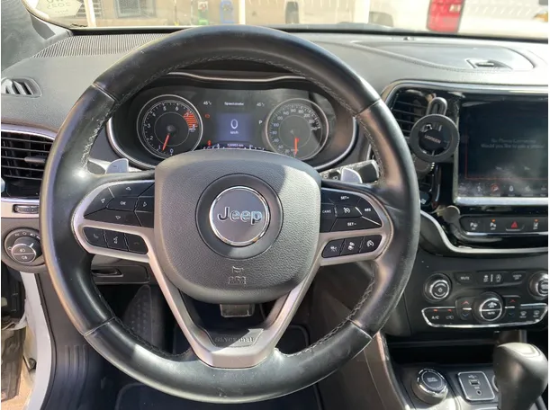 Car image 19