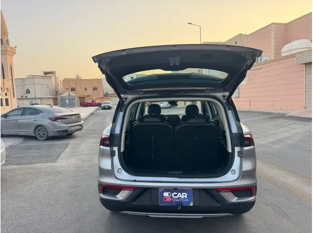 Car image 18