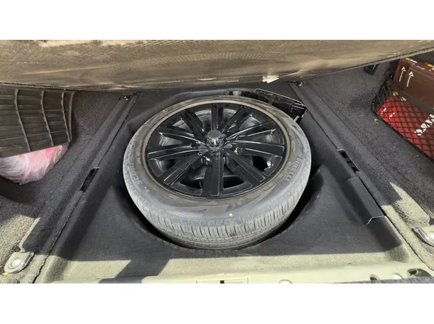 Car image 25