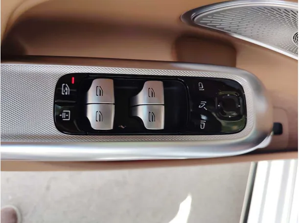 Car image 29