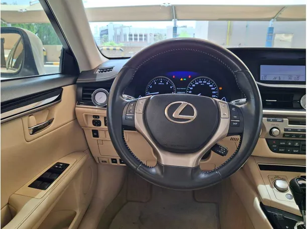 Car image 17