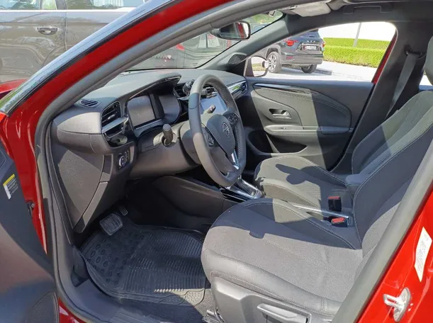 Car image 11