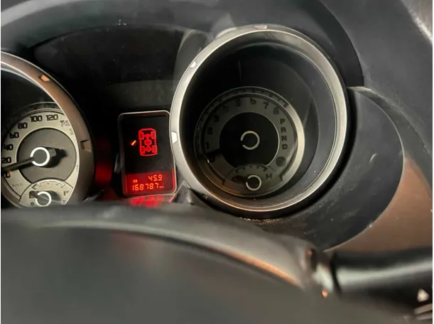Car image 19