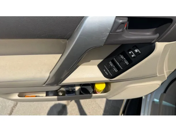 Car image 24