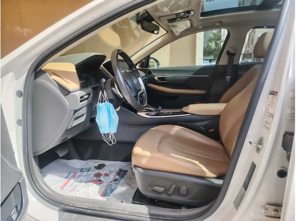 Car image 13
