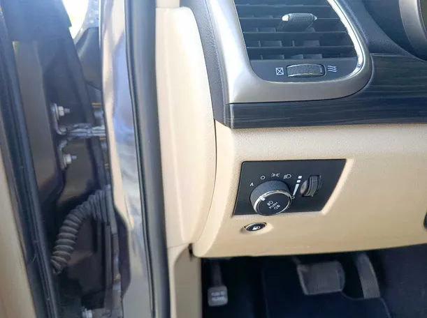 Car image 32
