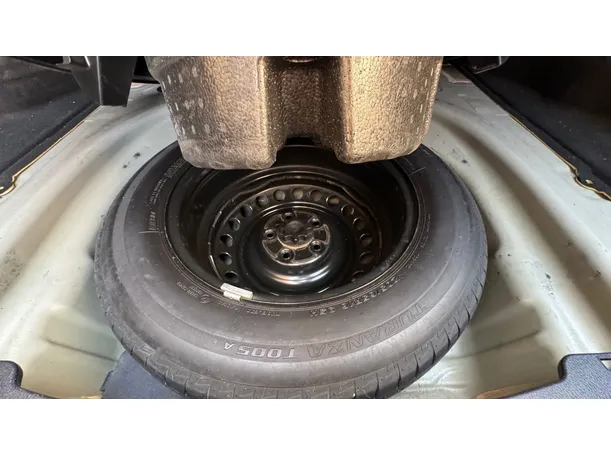 Car image 26
