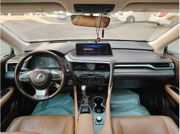 Car image 19