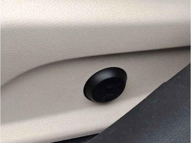 Car image 30