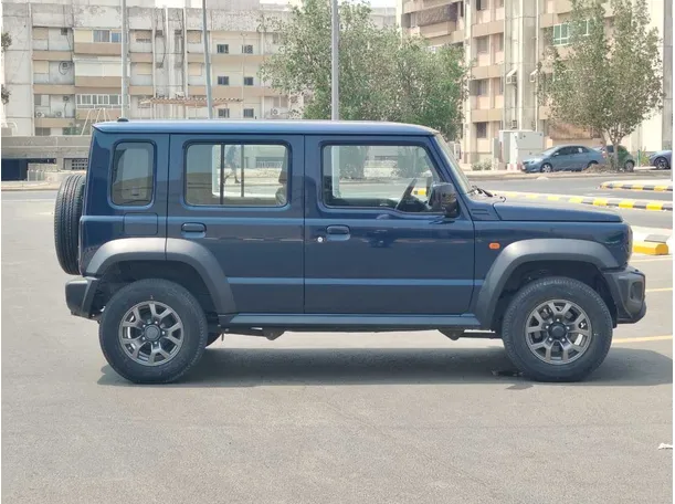 Car image 4
