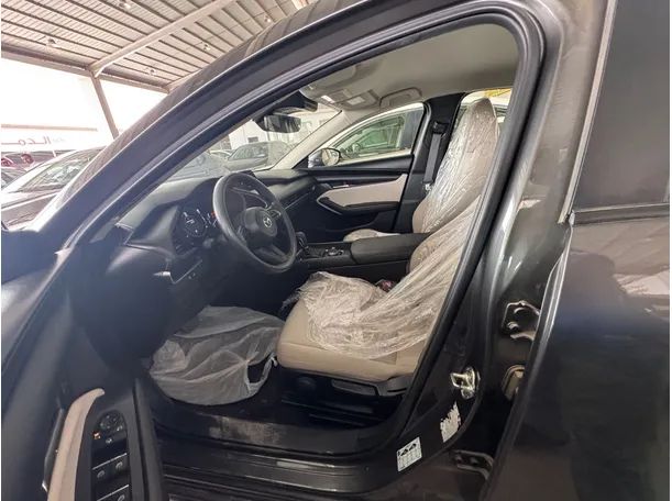Car image 9