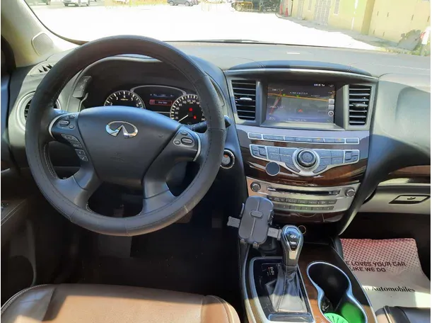 Car image 16