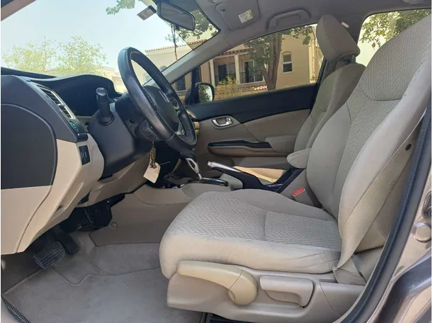 Car image 12
