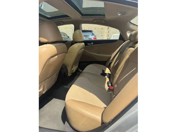 Car image 13