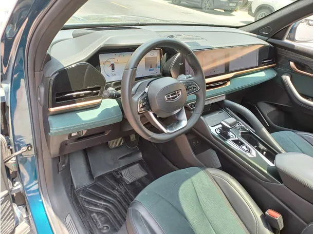 Car image 11