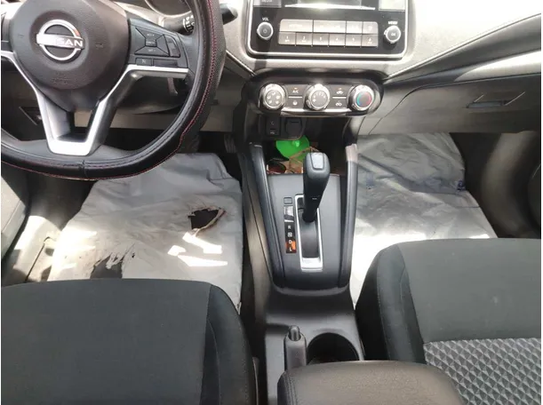 Car image 19