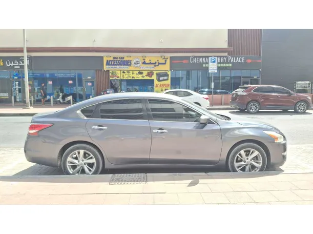 Car image 8