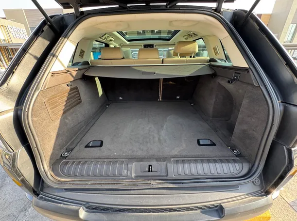 Car image 24