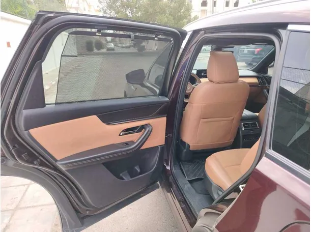 Car image 17