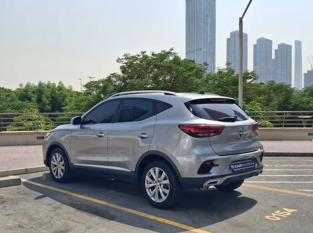 Car image 7