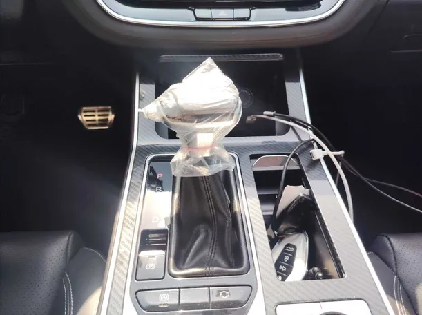 Car image 21